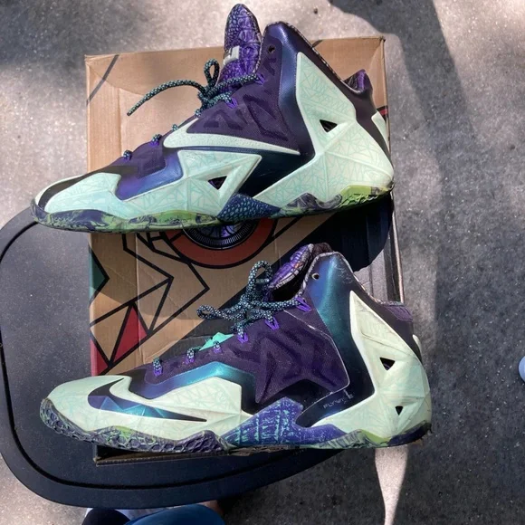 Nike LeBron XI All-Stars, Cashmere/Grn Glow-Prpl Dynasty. Foam type sneaker.